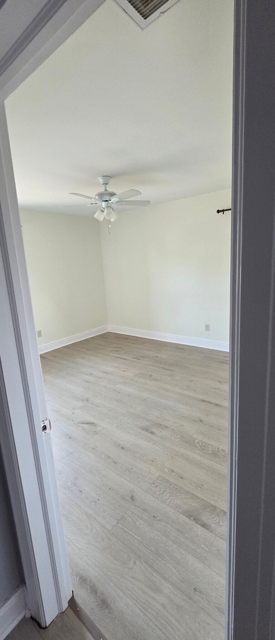 Primary Room - 4050 Forest Hill Ave