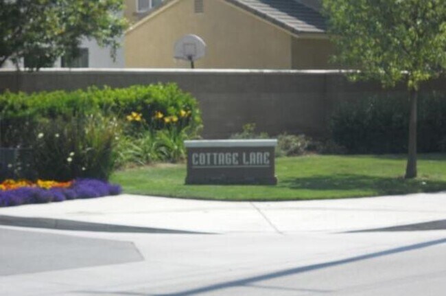 Building Photo - 1686 Goldenrod Ave