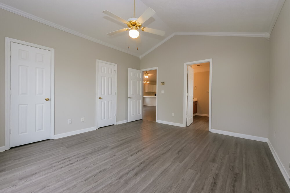 Building Photo - 521 Lakecourt Dr