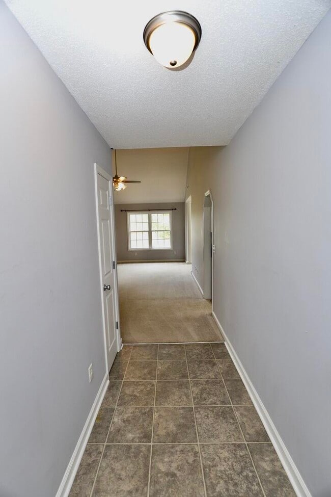 Building Photo - 60 Vinca Ct