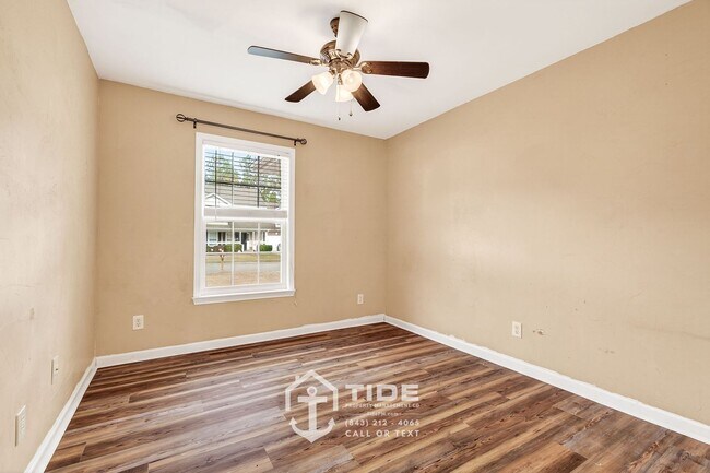 Building Photo - Modern Comfort in North Charleston