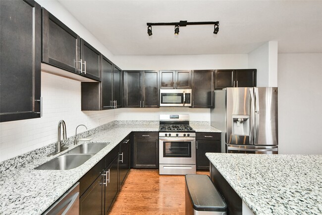 Building Photo - 17024 Wilthorne Gardens Ct