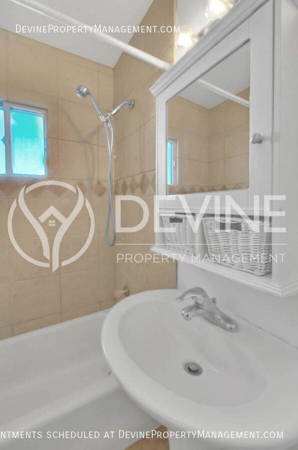 Building Photo - 15044 Redondo Dr