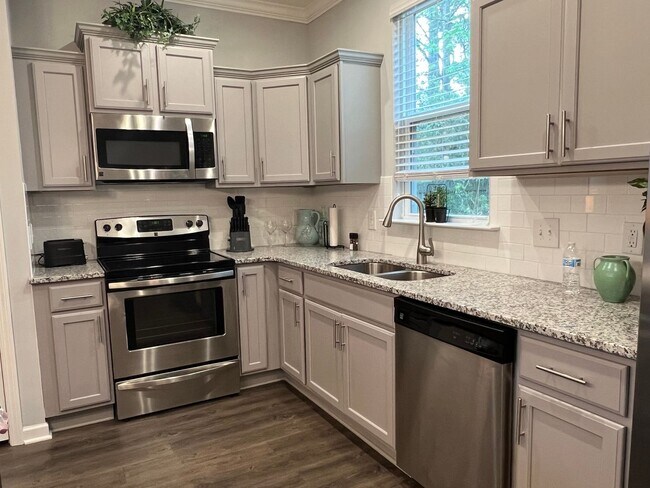 Building Photo - FURNISHED Three Bedroom Wellstone Model Home