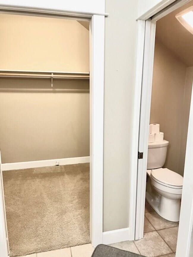 Building Photo - 535 NW Florida Ave