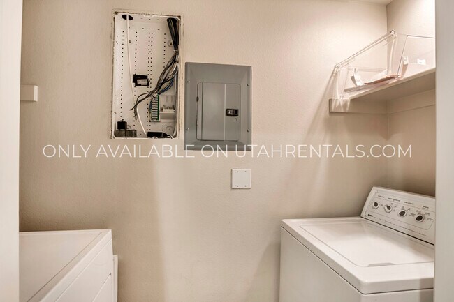 Building Photo - 1132 Canyon Meadow Dr