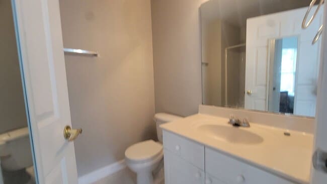 Building Photo - Fantastic three-bedroom three, three-bathr...