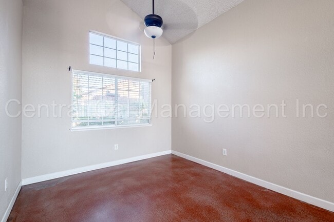 Building Photo - 3 Bedroom/2.5 Bath Home in Silver Creek - $2295 Per Month!