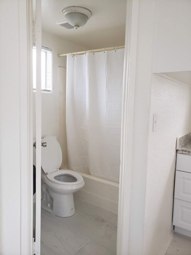 Building Photo - Bryant