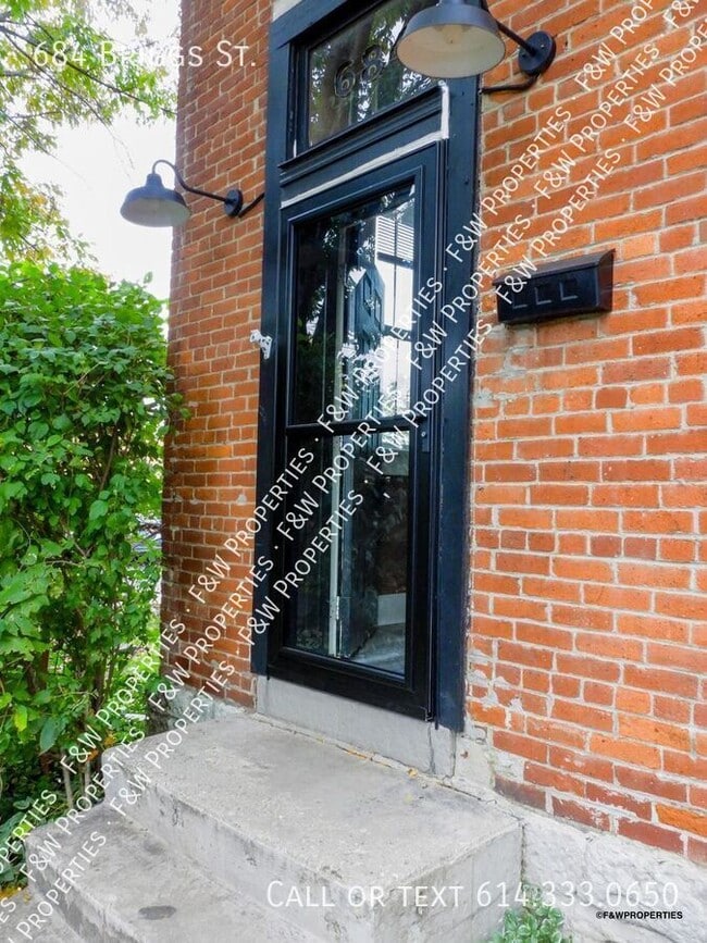 Building Photo - 684 Briggs St