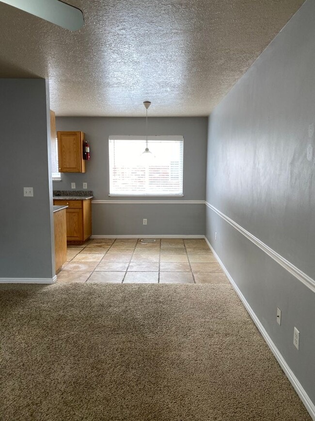 Building Photo - 2 Bed 1 Bath Brentwood Condo