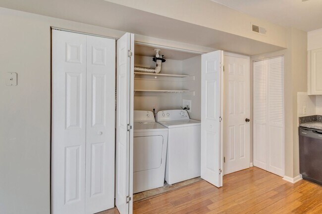 Building Photo - 2716 Gatewood Cir