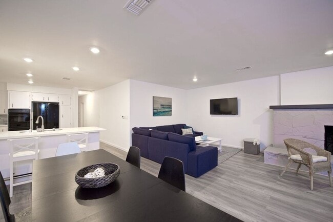 Building Photo - 5210 Neptune Ave