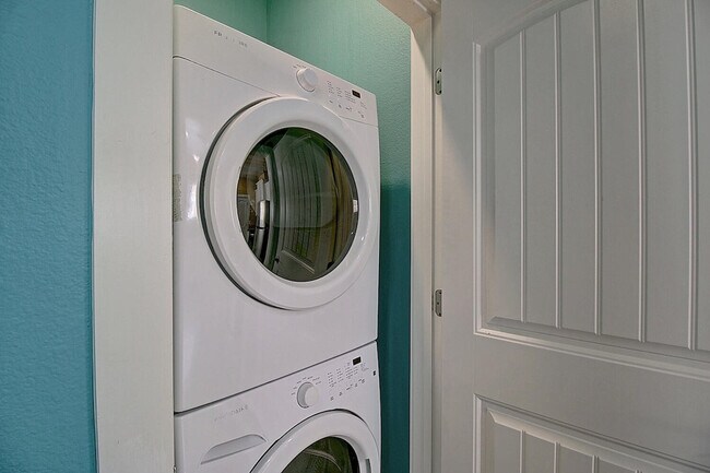 Building Photo - 1617 S Station St