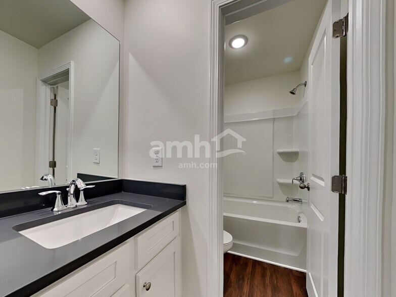 Building Photo - 113 Pecan Dr