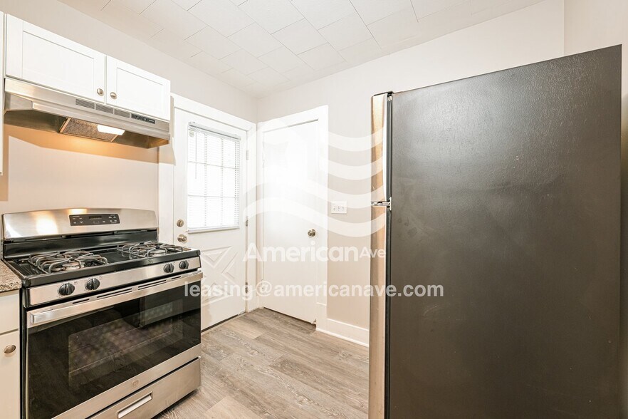 Building Photo - 856 Broad St