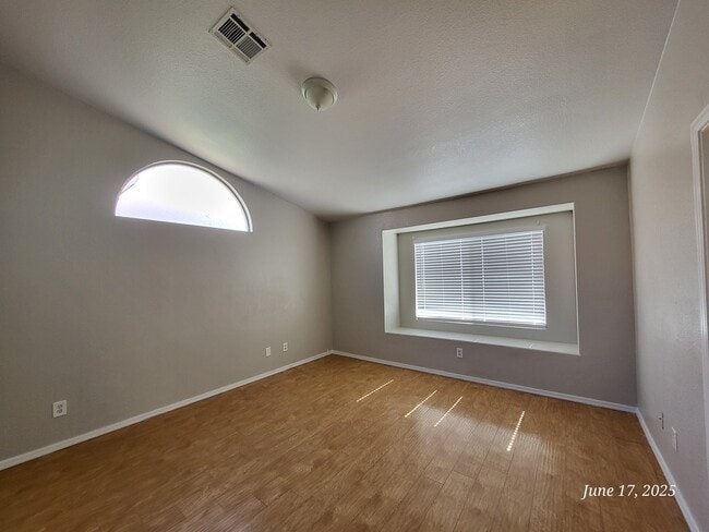 Building Photo - 3564 Spring Shower Dr