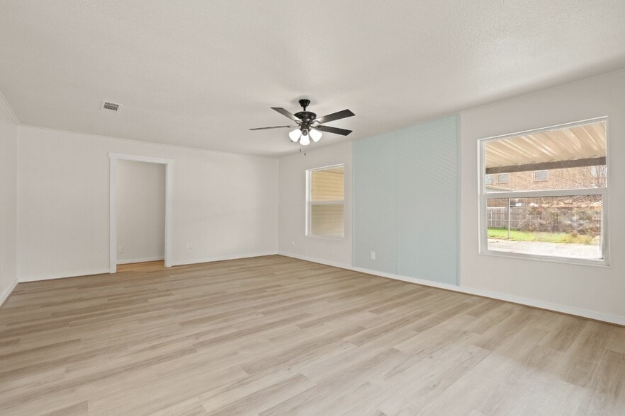 Building Photo - 2340 Harris Ln