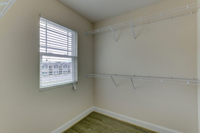 Building Photo - Two Story Townhome!