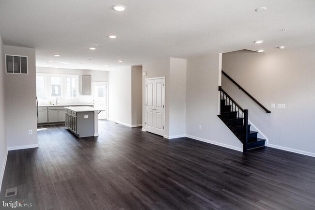 Building Photo - 238 Mainstream Dr