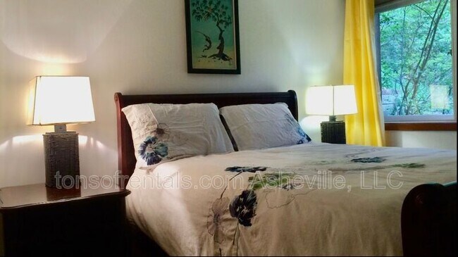 Building Photo - 4 Coma Lk Ln