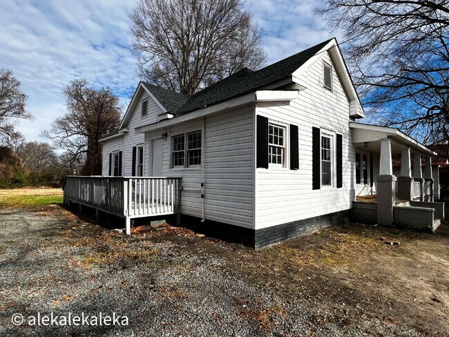 Building Photo - 1113 W Webb Ave