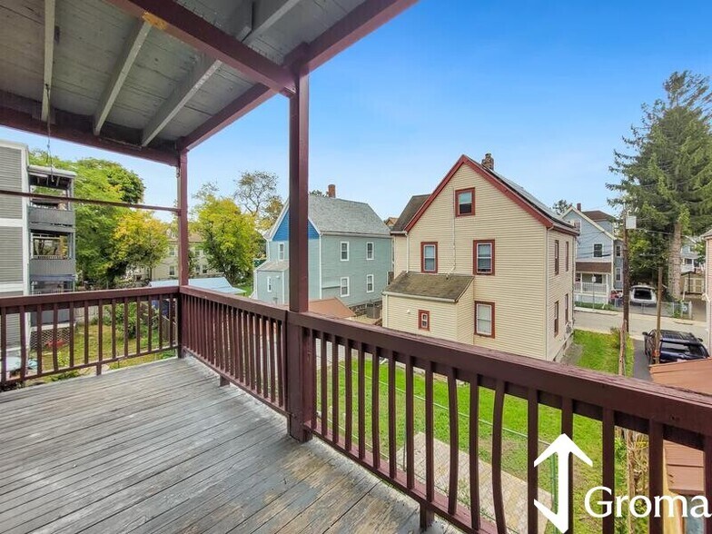 Building Photo - 108 Callender St