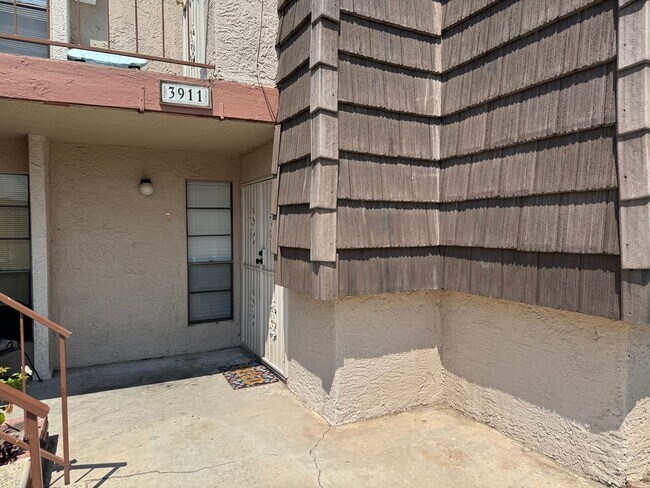Building Photo - 3911 Cambridge St