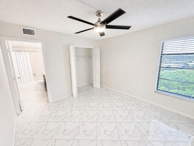 Building Photo - 7076 Huntington Ln