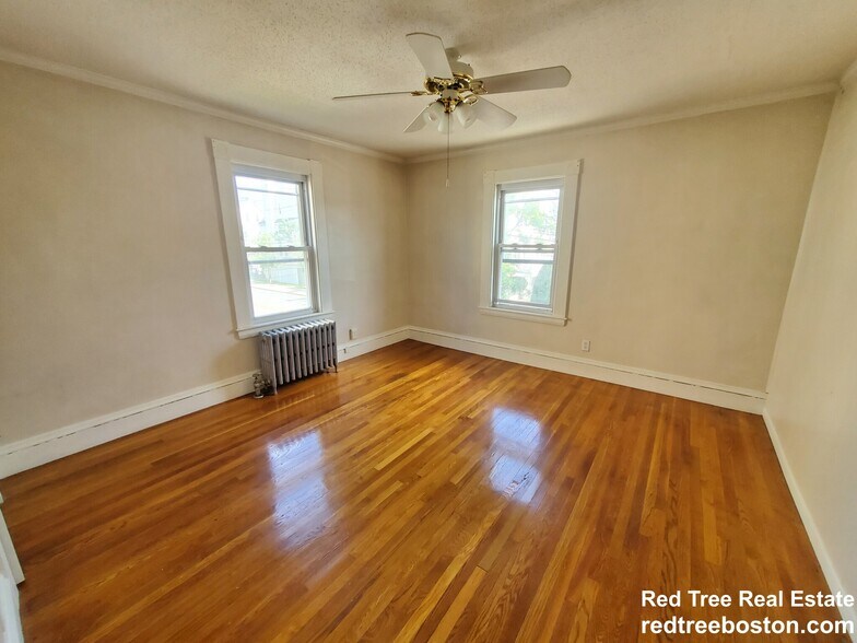 Building Photo - 8 Cross St