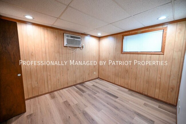 Building Photo - 616 W Washington St