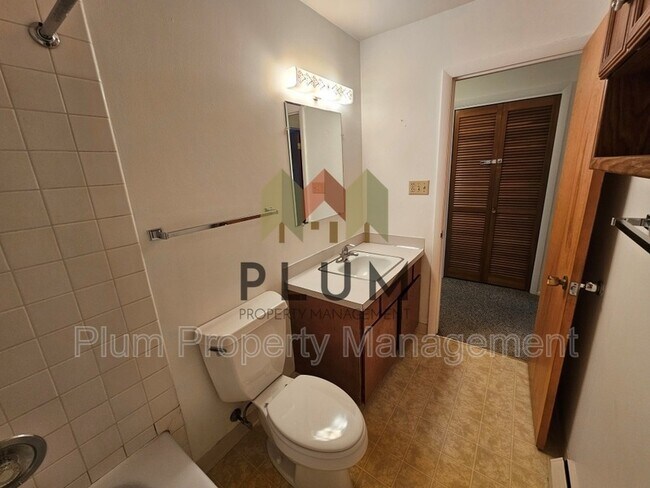 Building Photo - 1547 S Higgins Ave