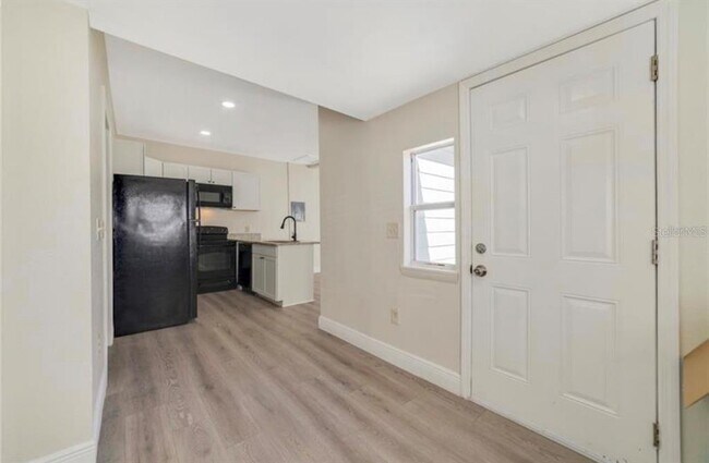 Building Photo - 222 N Orlando Ave