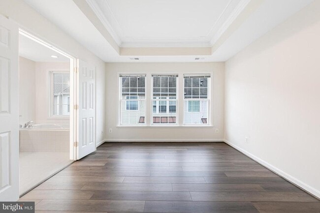 Building Photo - 5036 Greenhouse Terrace