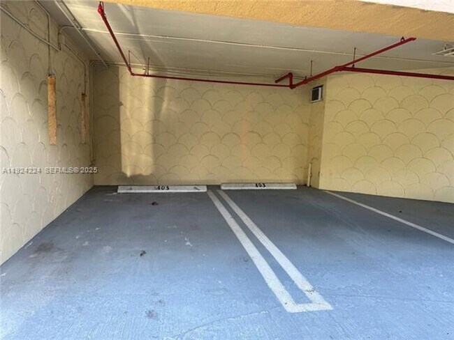 Building Photo - 1824 Brickell Ave