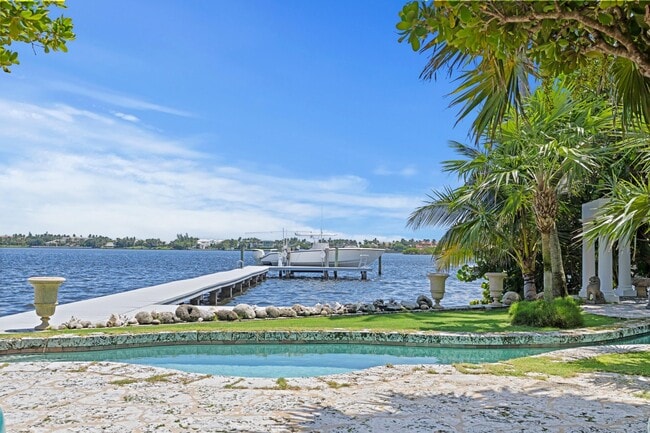 Building Photo - 7500 S Flagler Dr