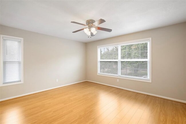 Building Photo - 2207 Brook View Ln