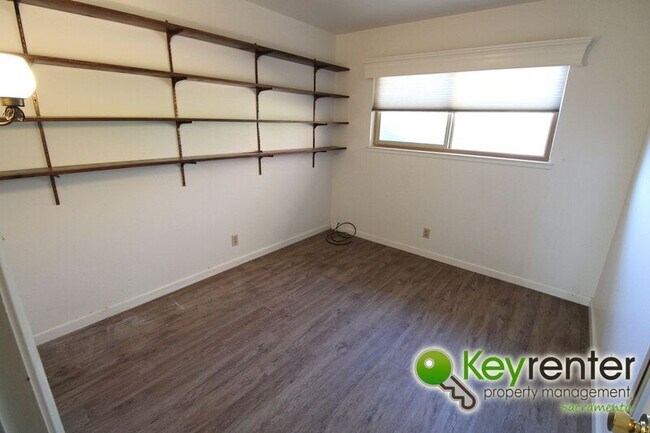 Building Photo - 2308 Rogue River Dr