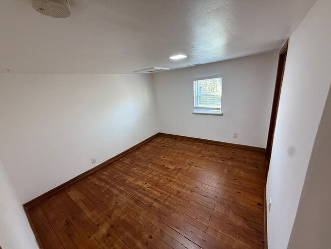 Building Photo - 320 Carter Ave