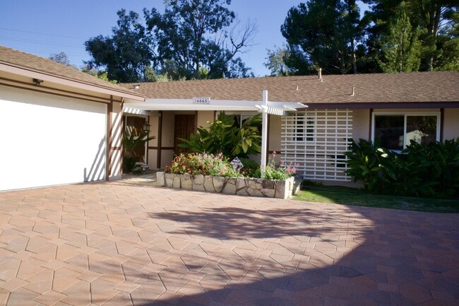 Building Photo - 26665 Whitehorn Dr