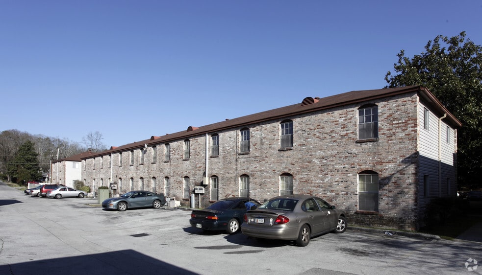 Primary Photo - Chateau Royale West