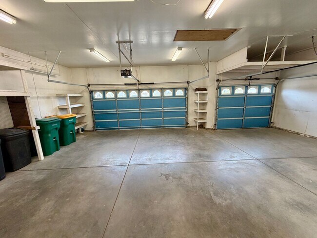 Building Photo - 625 Red Tail Dr