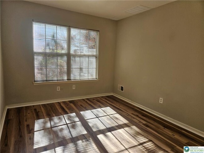 Building Photo - 1876 Mansfield St