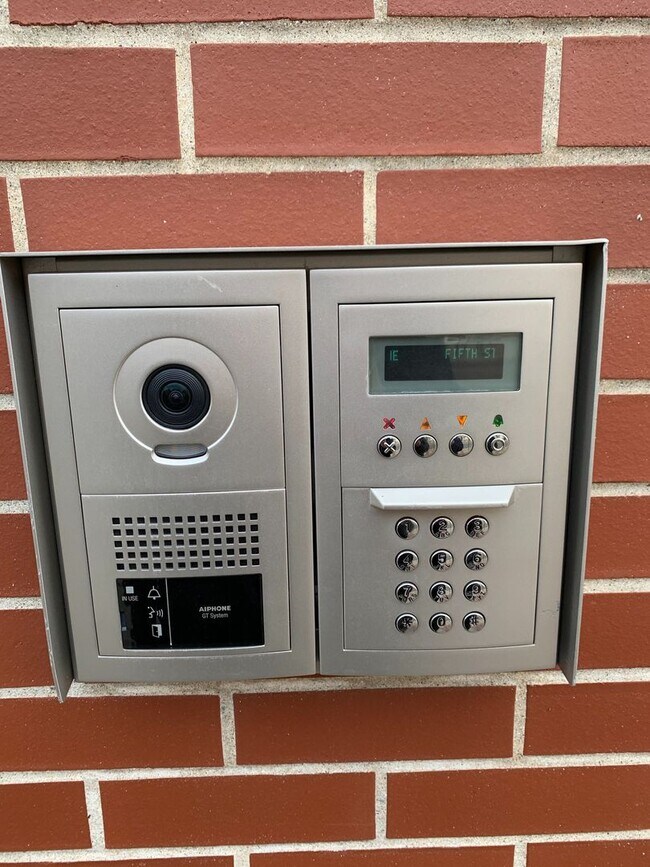 Building Photo - CHELSEA/BOSTON NEW LUXURY STUDIO- NO BROKER FEE! NO BROKER OR RENTAL FEES & FULLY FURNISHED!!