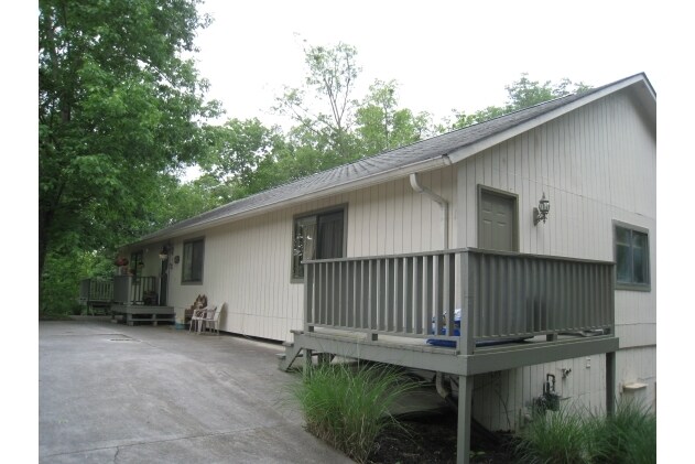Building Photo - Royal Heights