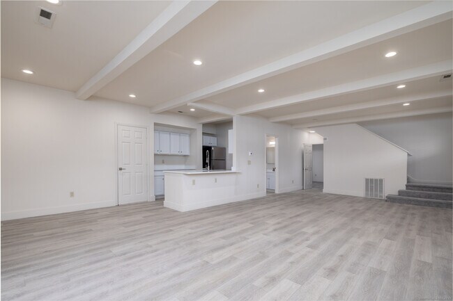 Building Photo - 206 Montoya Dr