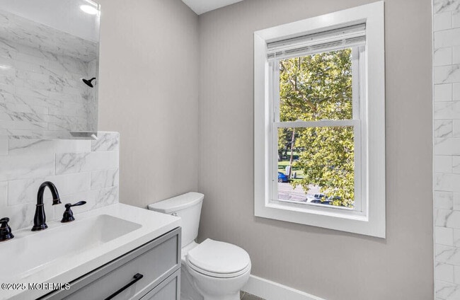 Building Photo - 700 Fifth Ave