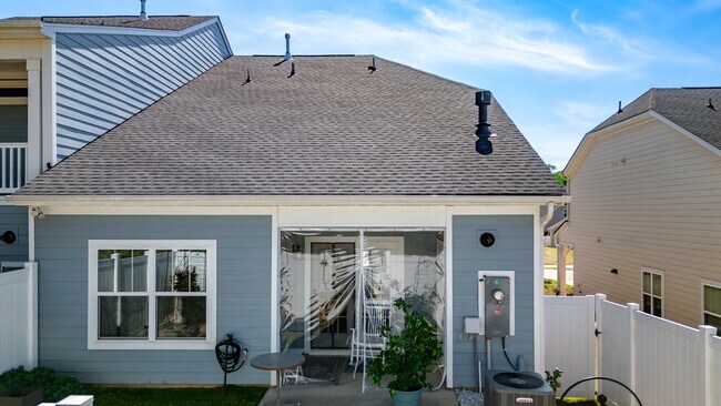 Building Photo - Beautiful Fully Furnished.