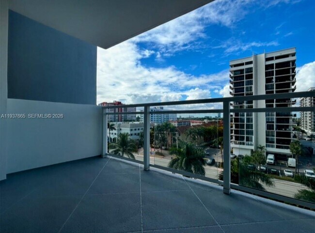 Building Photo - 2030 S Ocean Dr