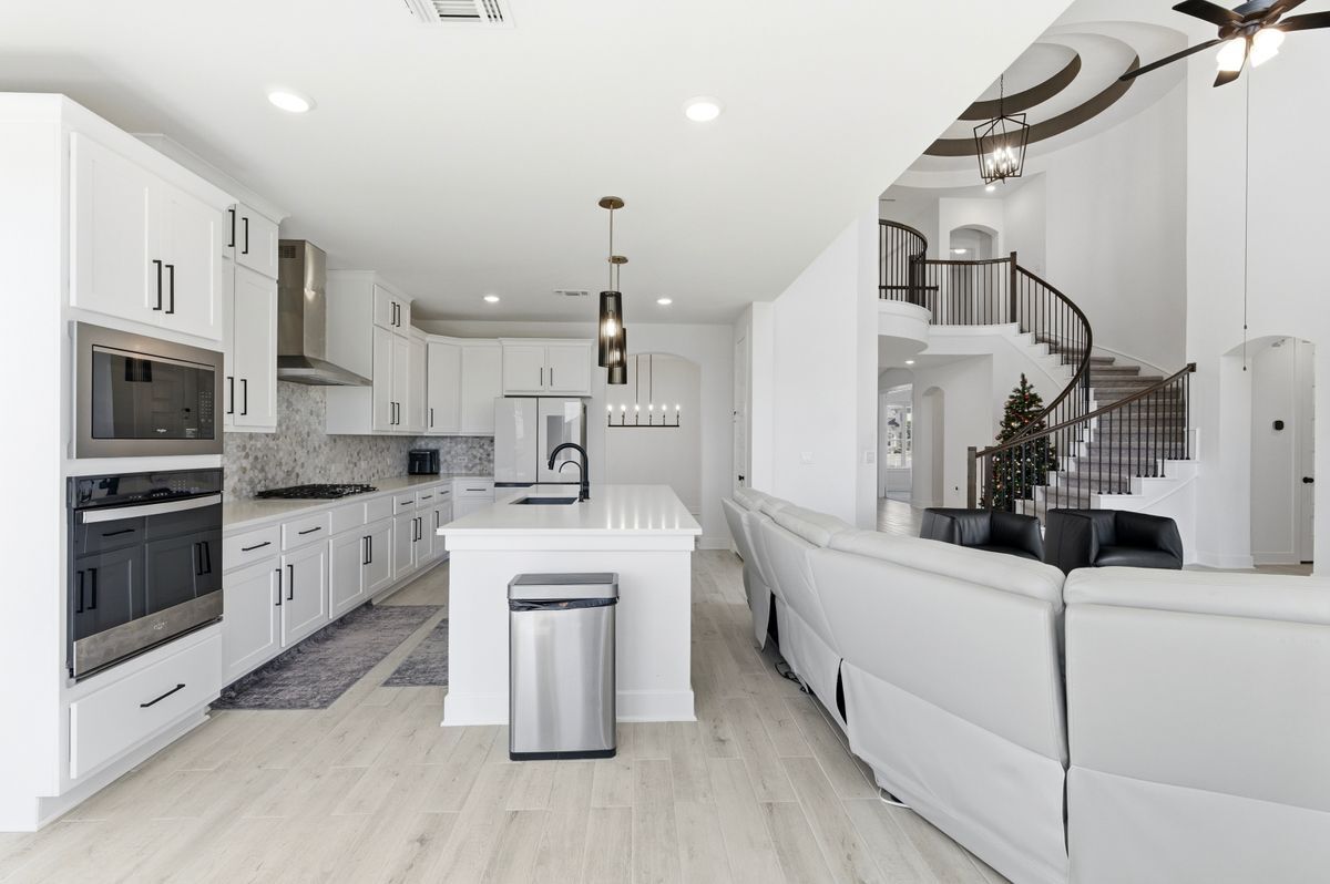 Building Photo - 396 Hollister Dr